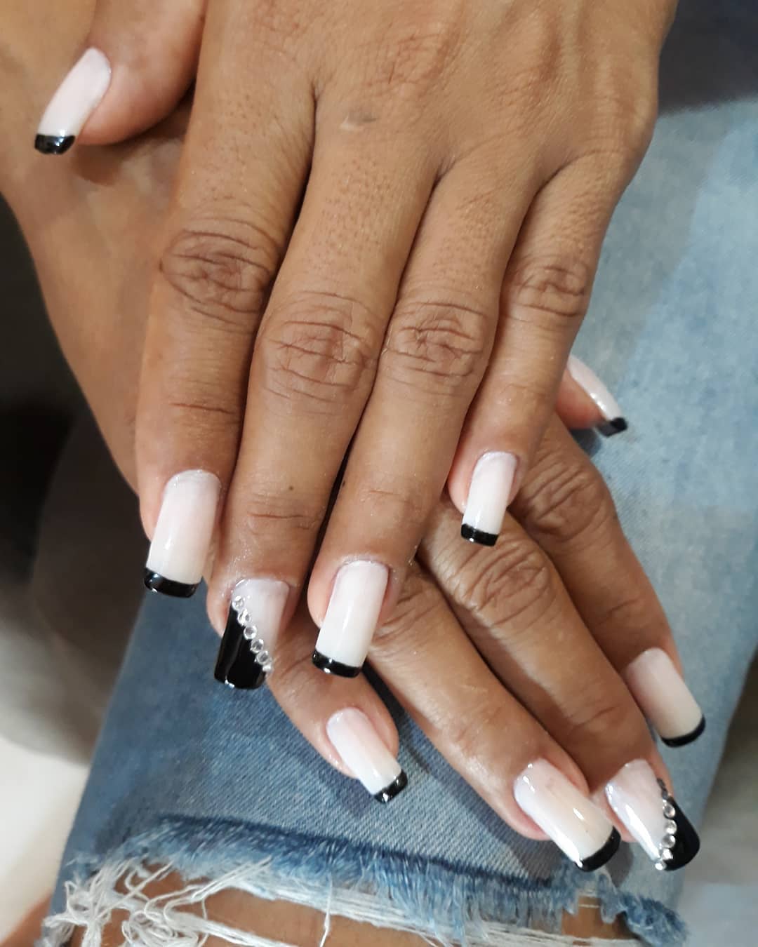 inspiração unha preta com francesinha branca