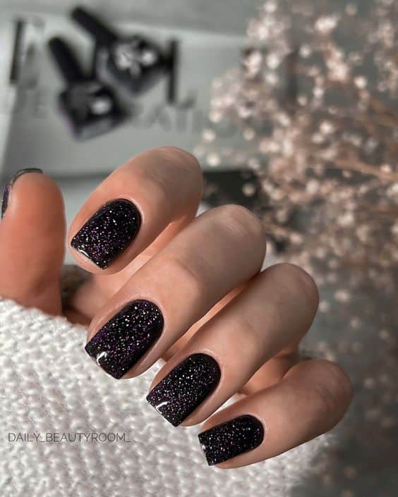 10 Ideias Criativas de Unhas Pretas com Glitter para Cada Ocasião