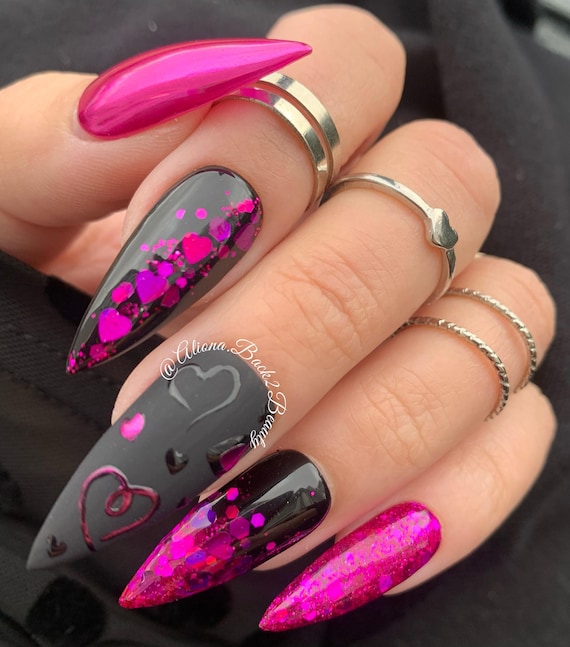 unha preta com glitter rosa francesinha