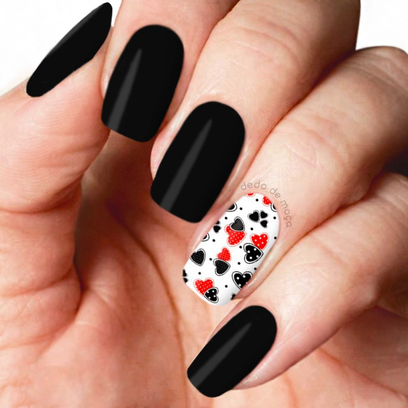 unha vermelha com glitter preto