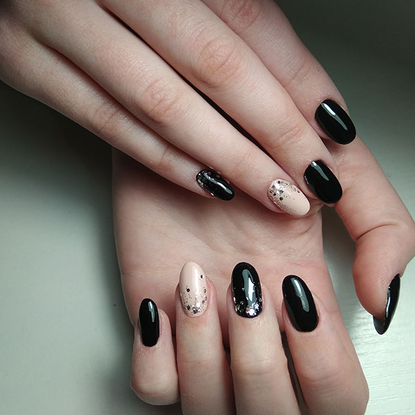 erros comuns ao fazer unhas pretas decoradas