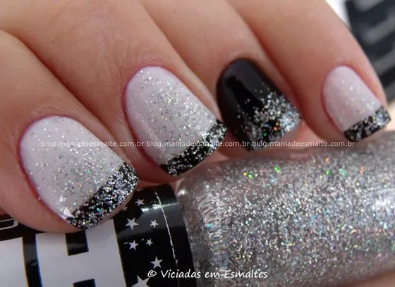 5 ideias de títulos para posts sobre unhas preto e branco com glitter:
1. Unhas Preto e Branco com Glitter: Guia Completo de Estilos e Aplicação
2. Brilho e Sofisticação: Descubra as Tendências de Unhas Preto e Branco com Glitter
3. DIY: Como Fazer Unhas Preto e Branco com Glitter Perfeitas em Casa
4. Francesinha Glitter e Ombré: Os Designs Mais Incríveis de Unhas P&B com Brilho
5. Unhas Preto e Branco com Glitter: Dicas de Aplicação para um Acabamento Profissional