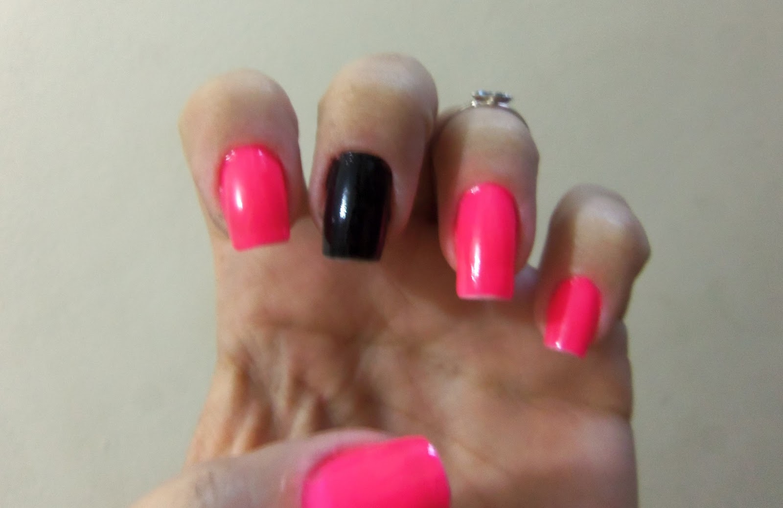 unha preta e rosa gel