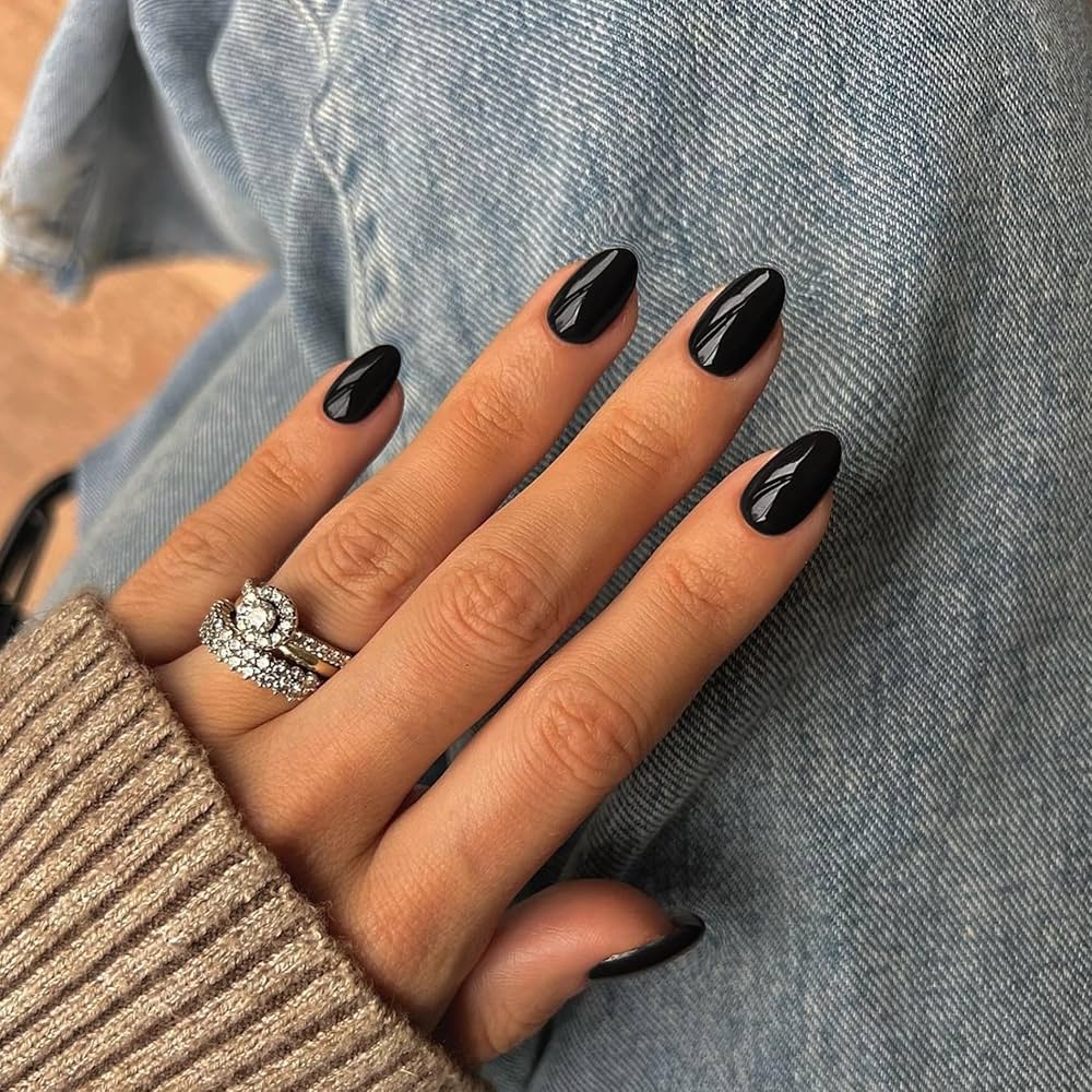 unha preta redonda longa