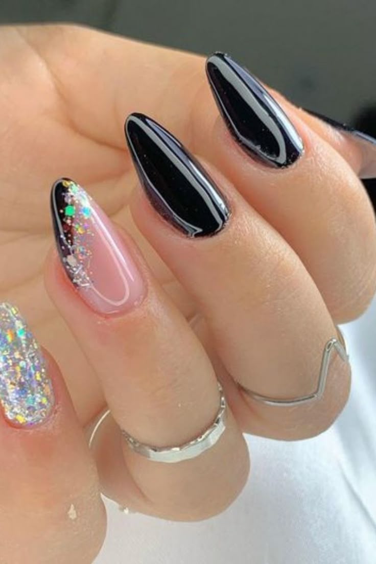 unha preta decorada simples