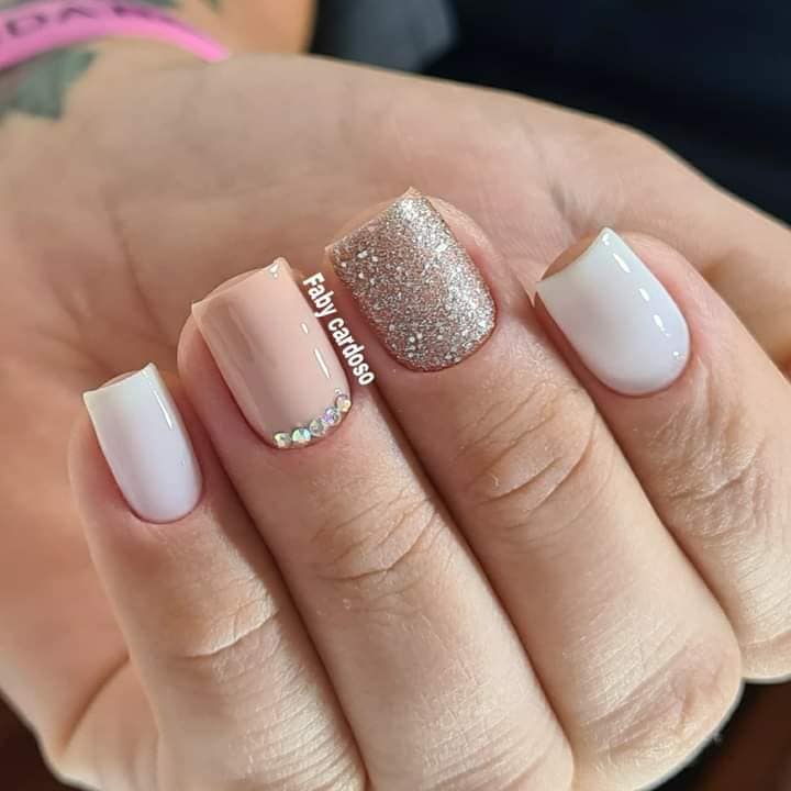 Unhas Nude Sofisticadas: Elegância e Discreção para 2026