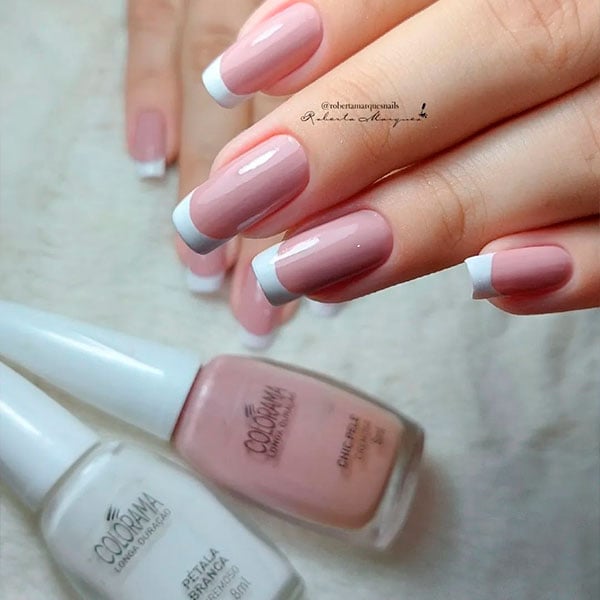 5 ideias de títulos: 1. Unhas Quadradas com Francesinha: O Guia Completo para um Look Clássico e Profissional. 2. Descubra as Variações da Francesinha em Unhas Quadradas: Do Tradicional ao Moderno. 3. Dicas Essenciais para uma Francesinha Perfeita em Unhas Quadradas. 4. Francesinha Reversa em Unhas Quadradas: Tendências e Inspirações. 5. Unhas Quadradas com Francesinha Colorida: O Toque de Cor que Faltava no seu Visual.
