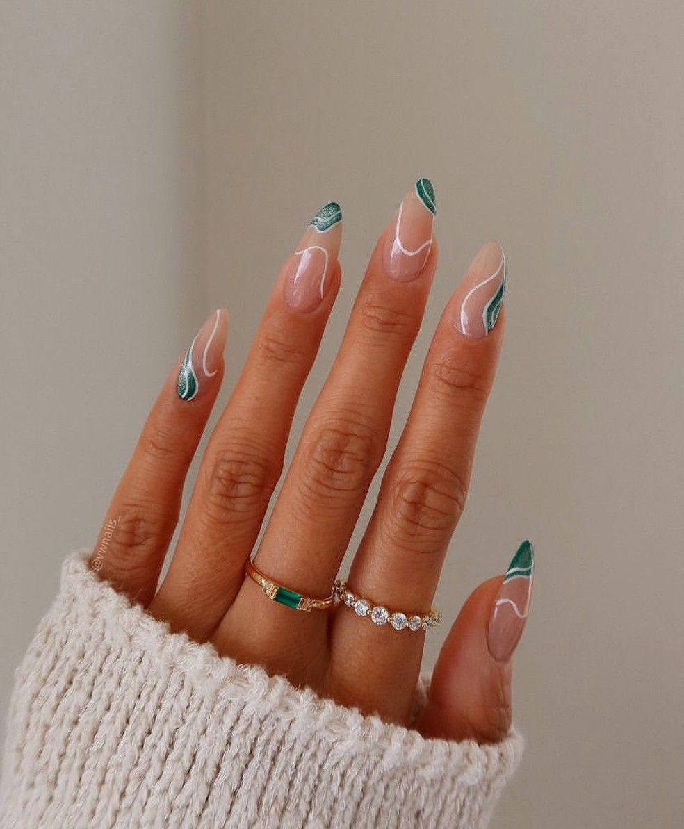 nail art verde e dourado