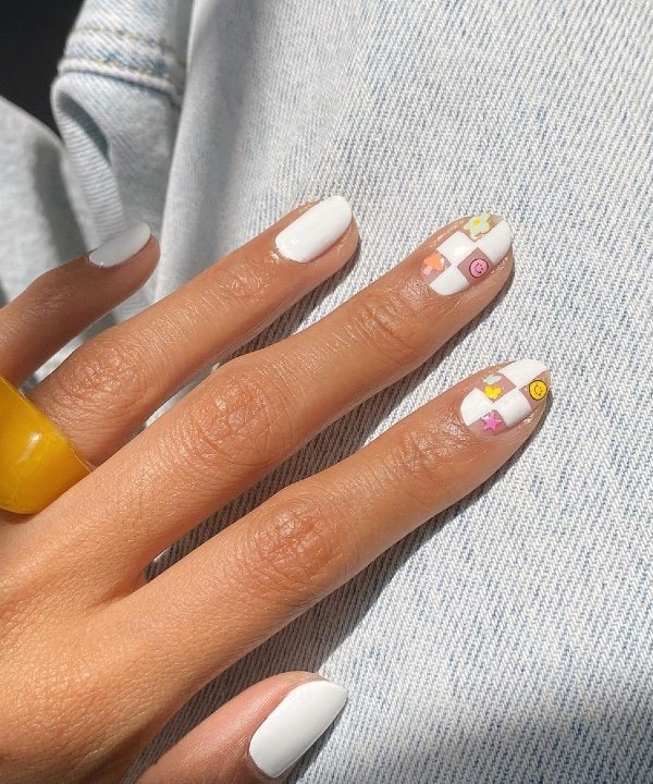 unha redonda branca versus quadrada qual escolher