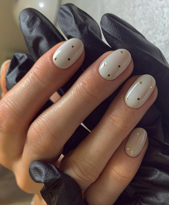 Guia Completo: Como Lixar Suas Unhas Redondas em Casa