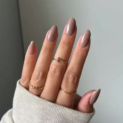 Unhas Nude: A Elegância Atemporal para o Formato Redondo Curto