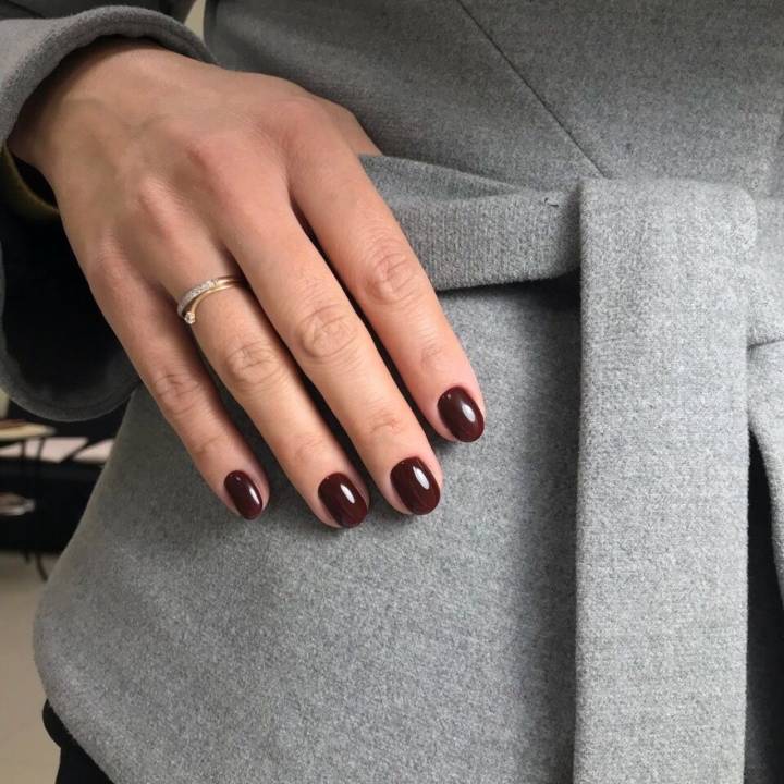 Unhas Nude: A Elegância Atemporal para o Formato Redondo Curto