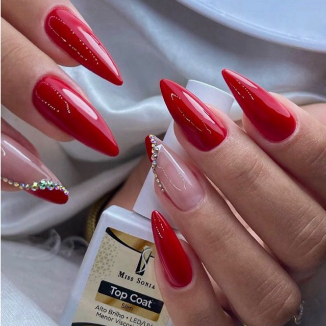 unha redonda decorada vermelha curta