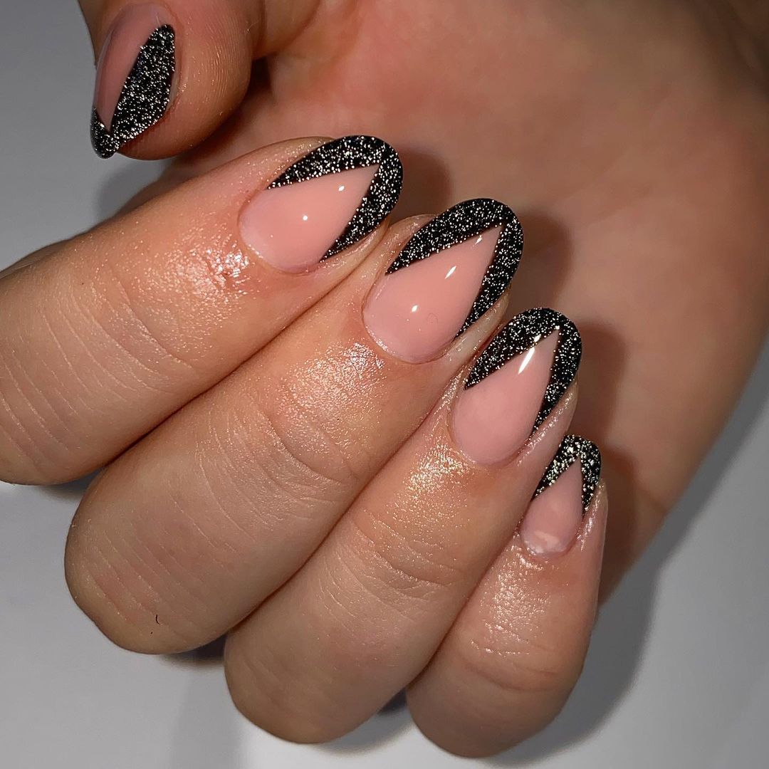 unha redonda preta em gel