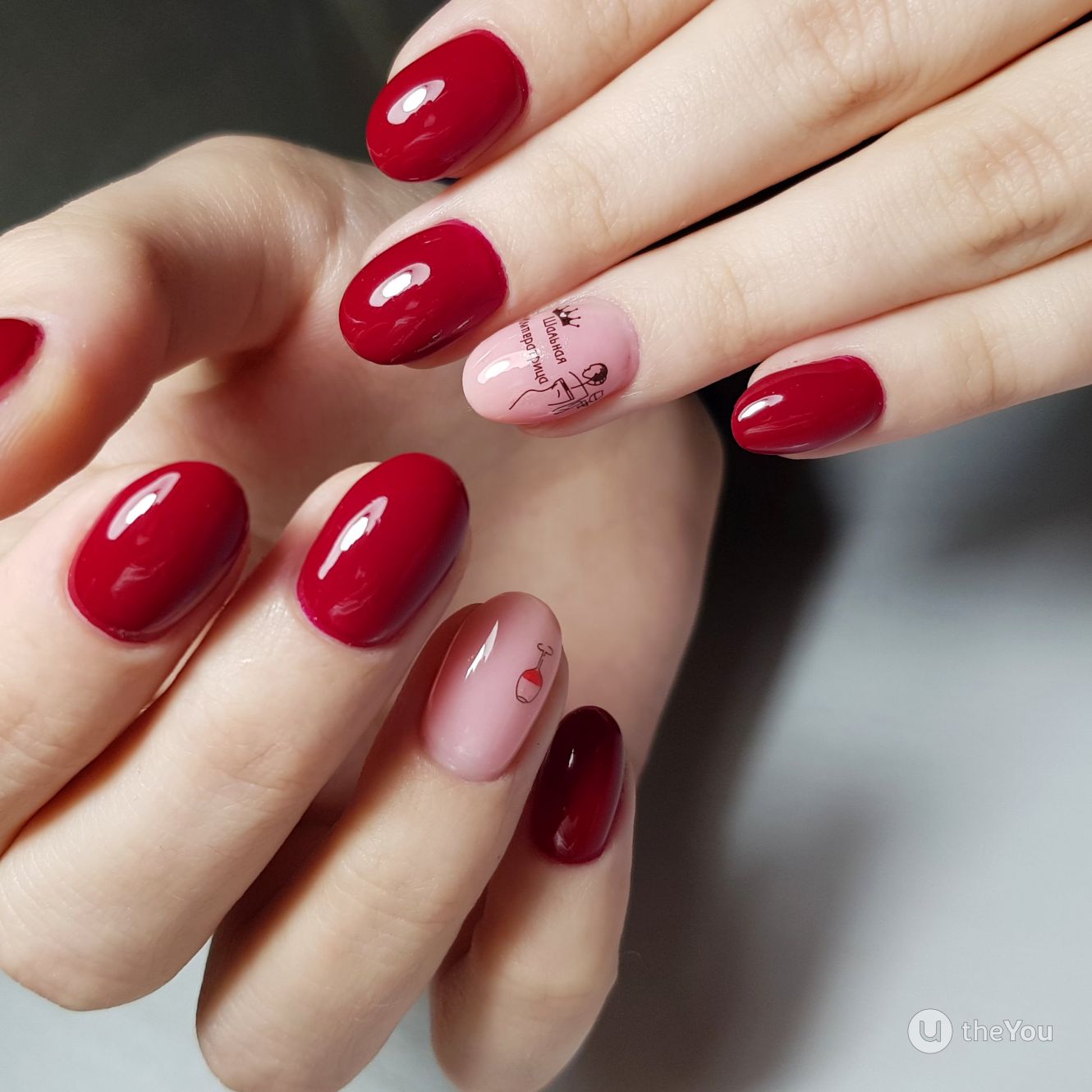 inspiração unhas redondas vermelhas decoradas