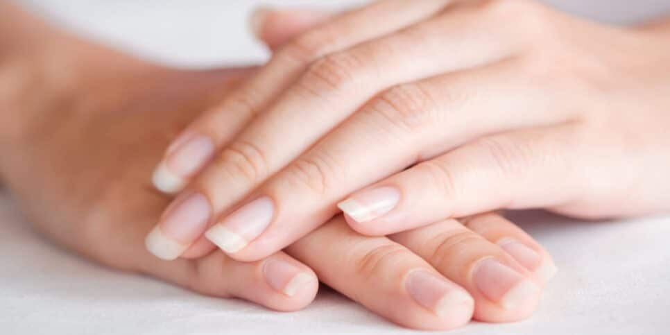 removedor de esmalte com ou sem acetona qual escolher