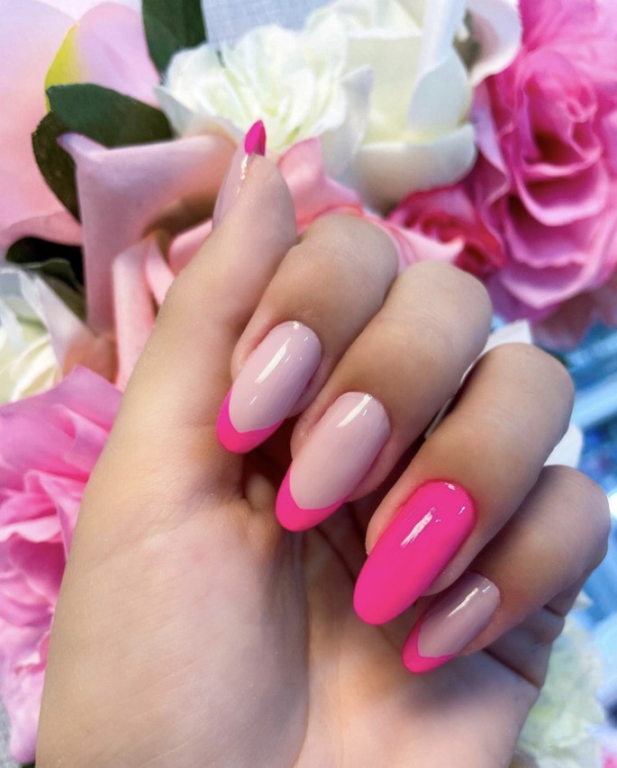 unha rosa com branco