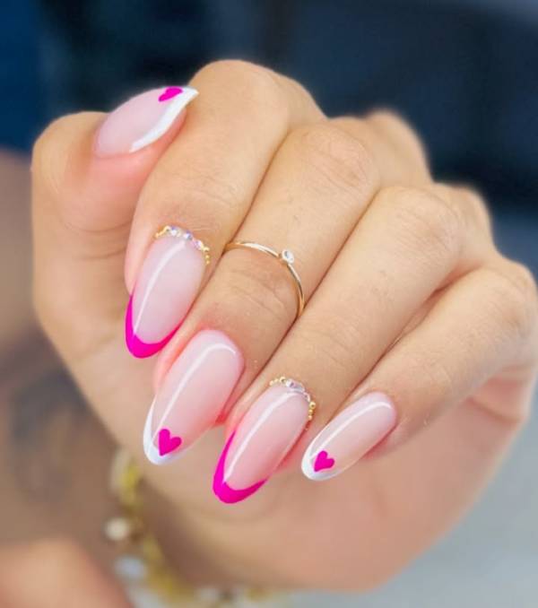 inspiração unha rosa com francesinha branca para casamento