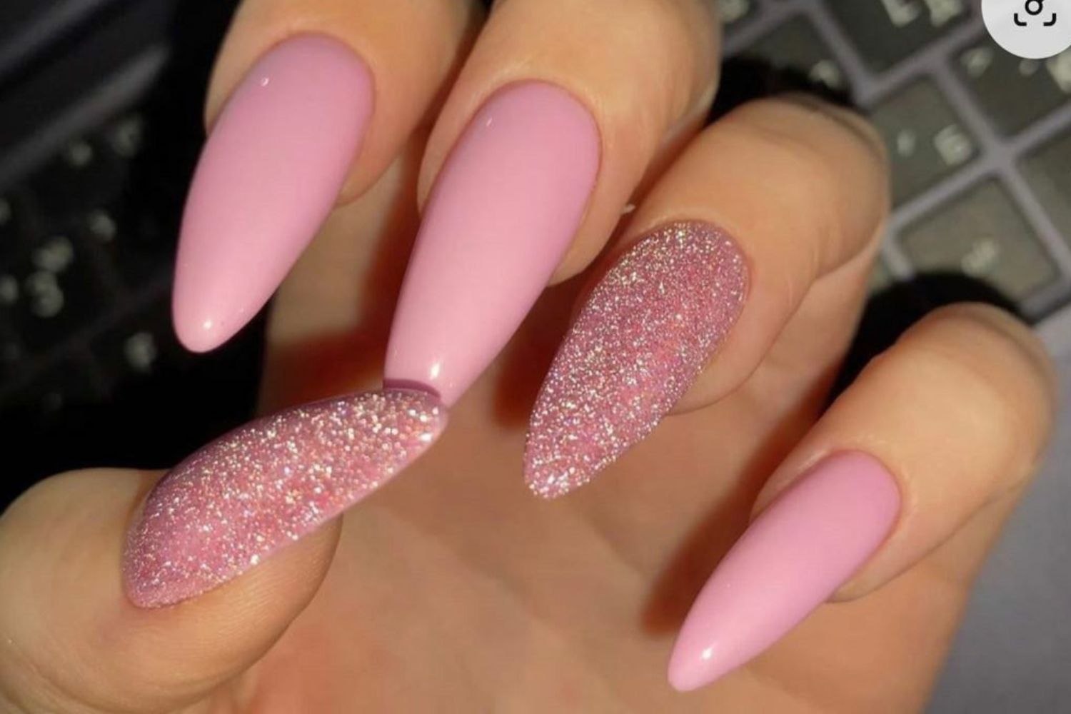 unha rosa pink com glitter