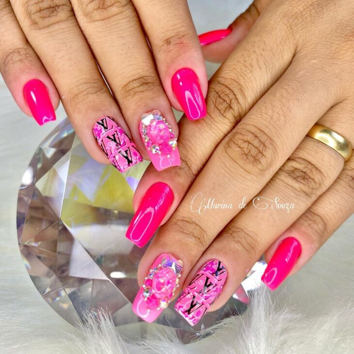 unha rosa neon decorada