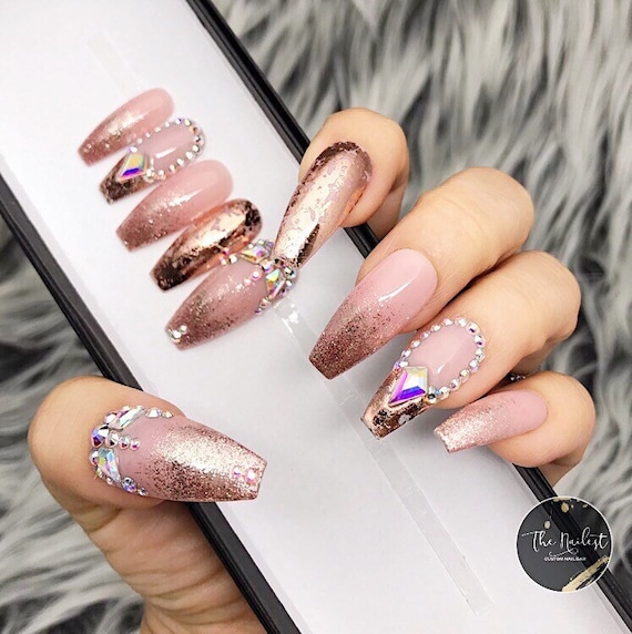 unha amendoada rose gold