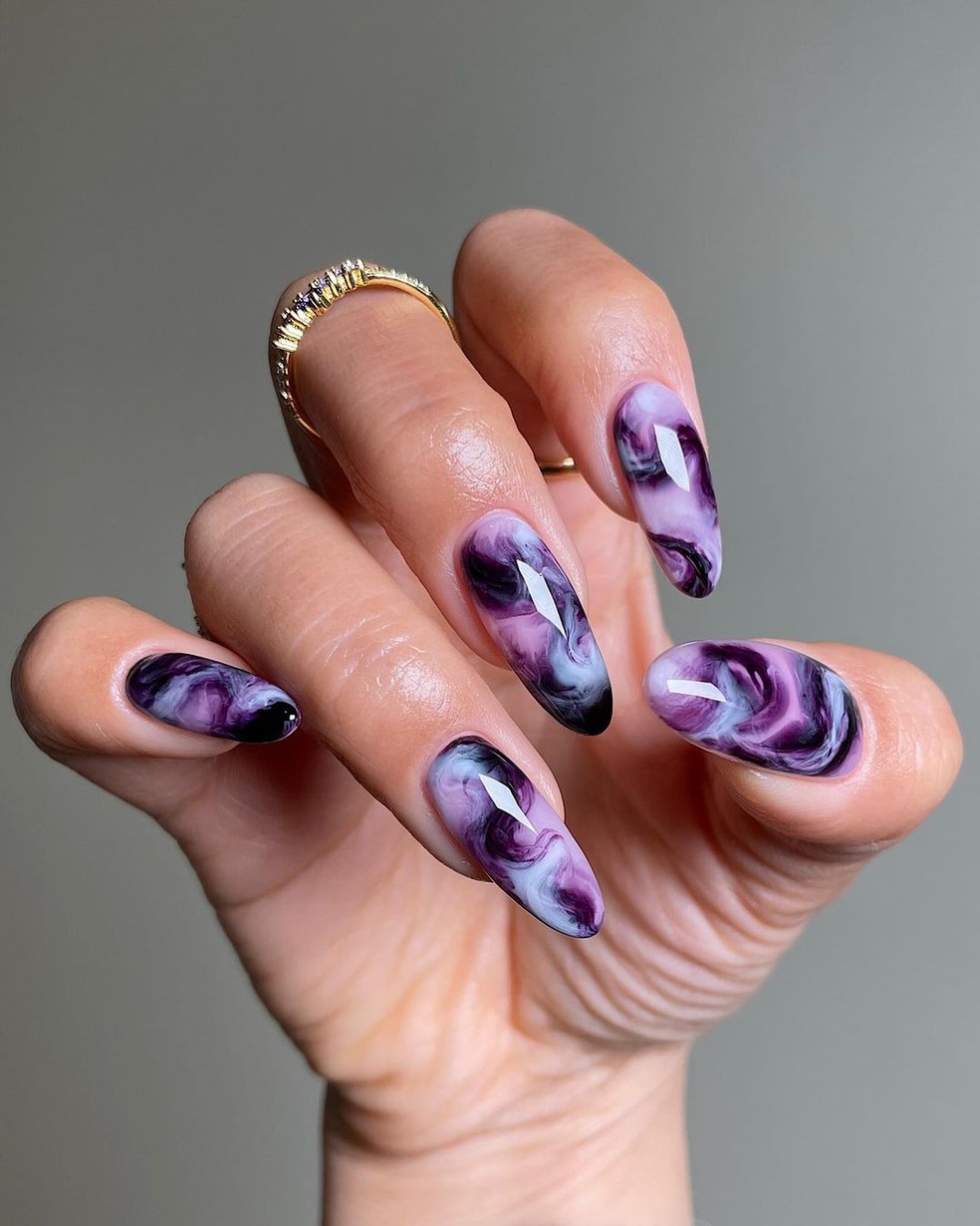 erros comuns ao tratar unha roxa em casa