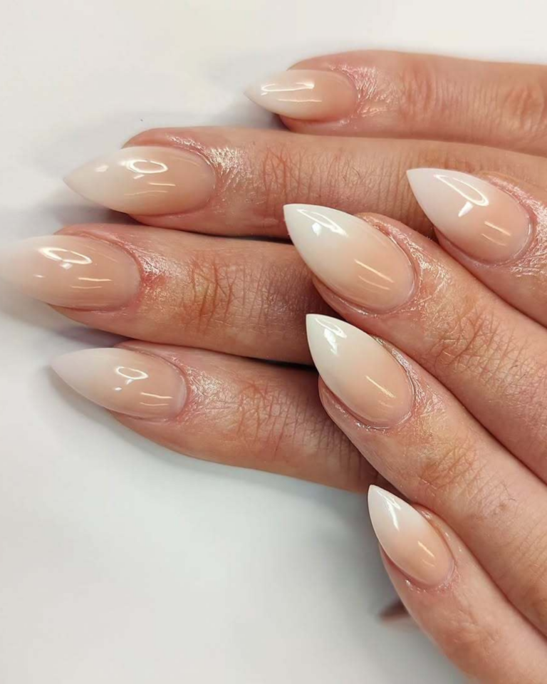 Decoração de Unhas Stiletto: Ideias com Preto