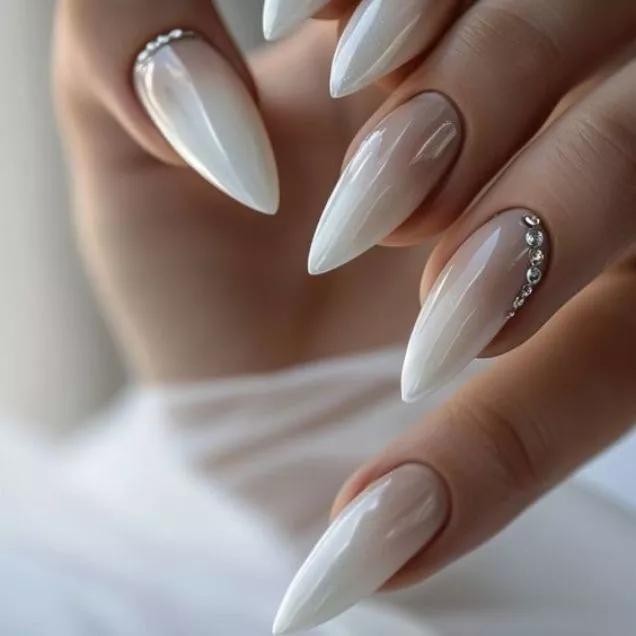 Unhas Stiletto Francesinha: A Elegância do Formato 'V'
