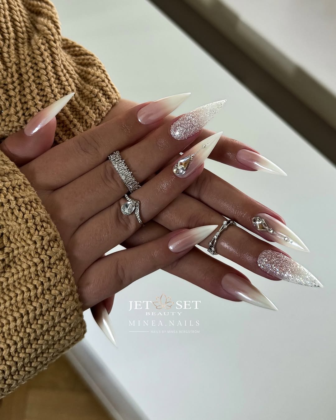 como fazer francesinha stiletto branca com glitter na ponta