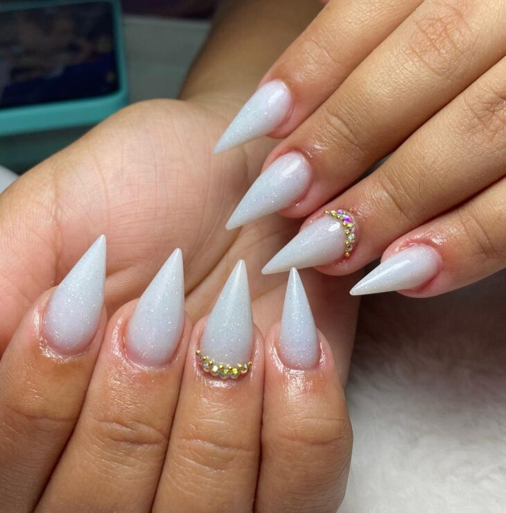 unha stiletto curta vs amendoada qual a melhor