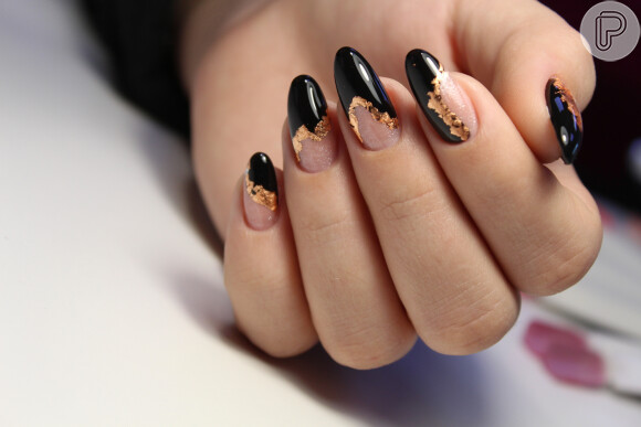 unha stiletto preta longa