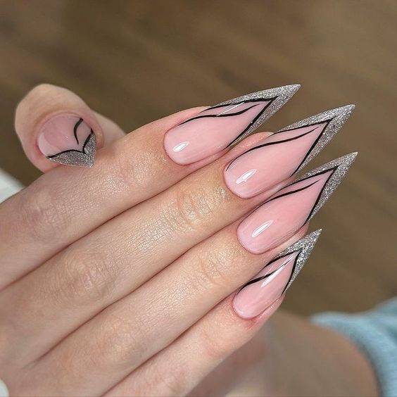 unha stiletto decorada simples com glitter