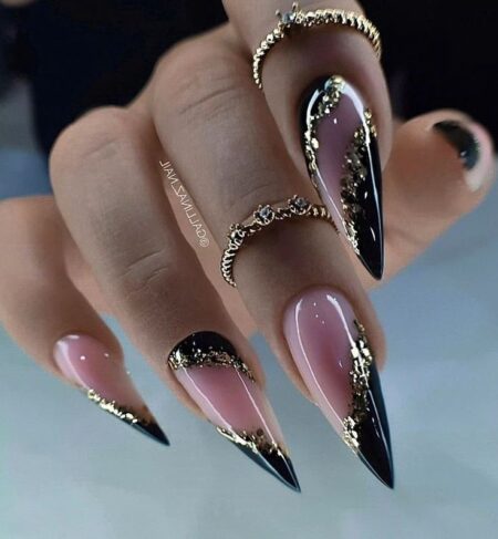 unha stiletto decorada simples curta