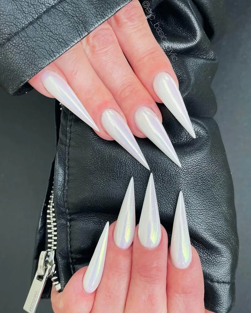 unha stiletto decorada simples longa