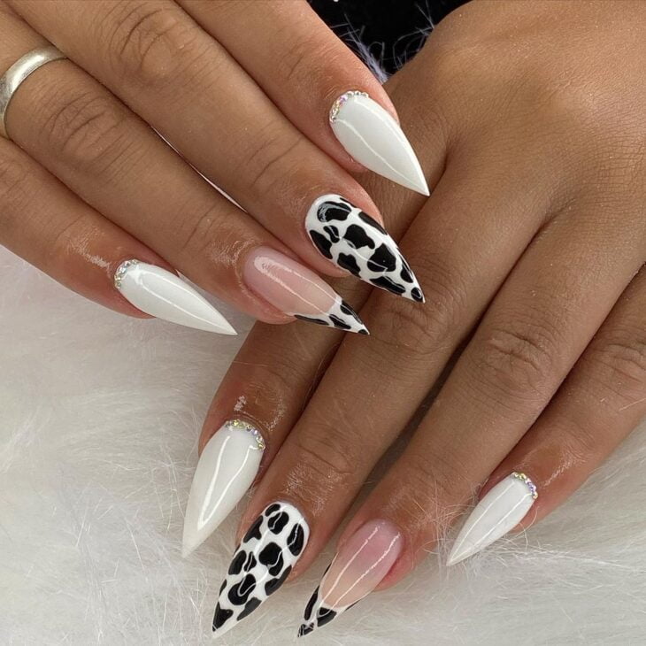 unha stiletto decorada simples e fácil