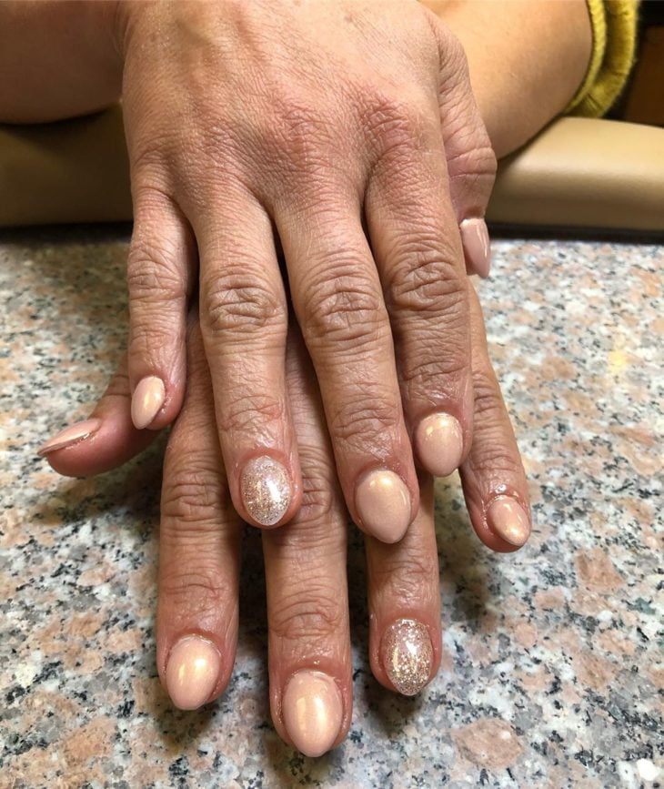 unha stiletto marrom longa