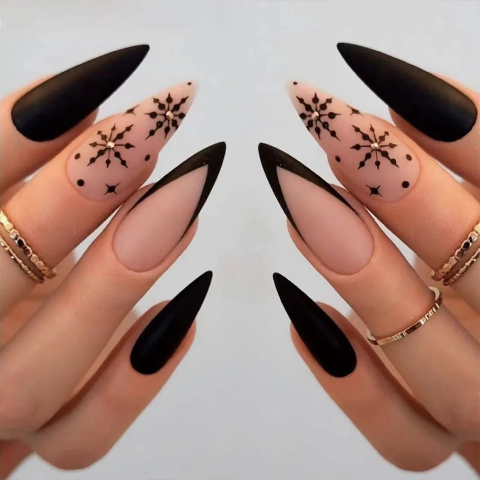 5 ideias de títulos: 1. Unhas Stiletto Pretas com Glitter: O Guia Completo para um Visual Impactante. 2. Descubra os Segredos das Unhas Stiletto Pretas com Glitter: Estilos e Inspirações. 3. Como Criar Unhas Stiletto Pretas com Glitter Perfeitas para a Noite. 4. Unhas Stiletto Pretas com Glitter: Variações de Cores e Aplicações. 5. Unhas Postiças Stiletto Pretas com Glitter: Praticidade e Estilo.