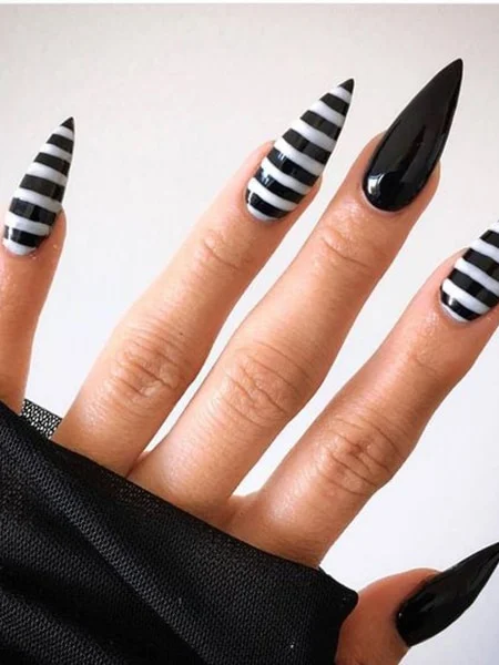 ideias de unha stiletto preta e branca para inspiração
