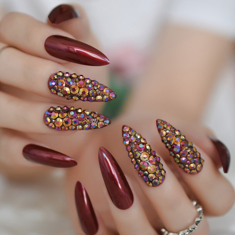 unha stiletto vermelha com glitter encapsulado