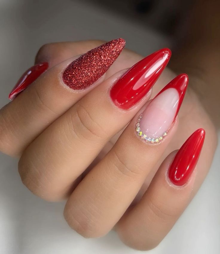 unha stiletto vermelha decorada