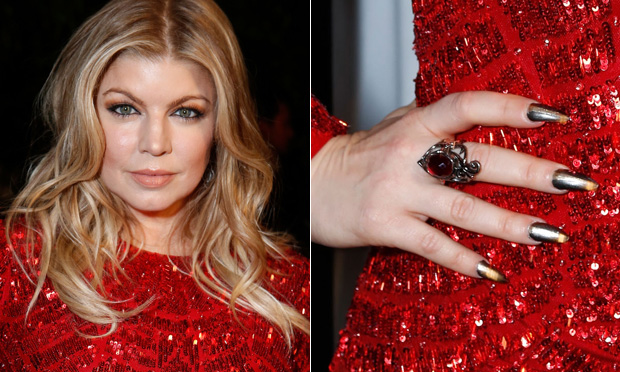 unha stiletto vermelha decorada