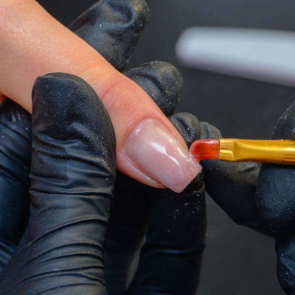 Unha de Gel com Tips vs. Molde F1: Qual a Melhor Técnica para Você?