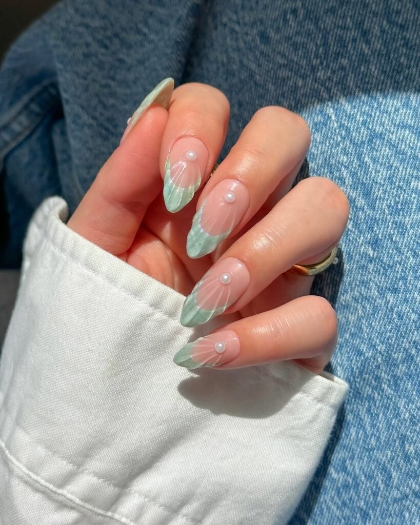 Unhas Ombré Verde Água com Francesinha