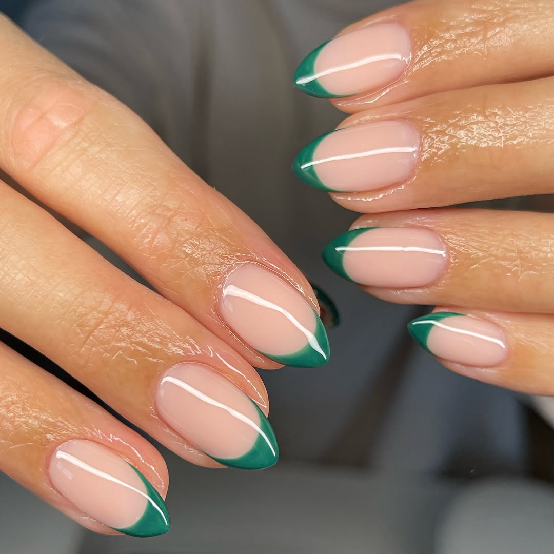 unha verde com branco