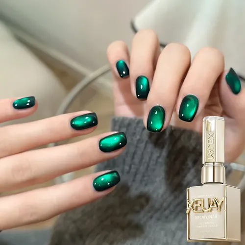 unha verde esmeralda com dourado