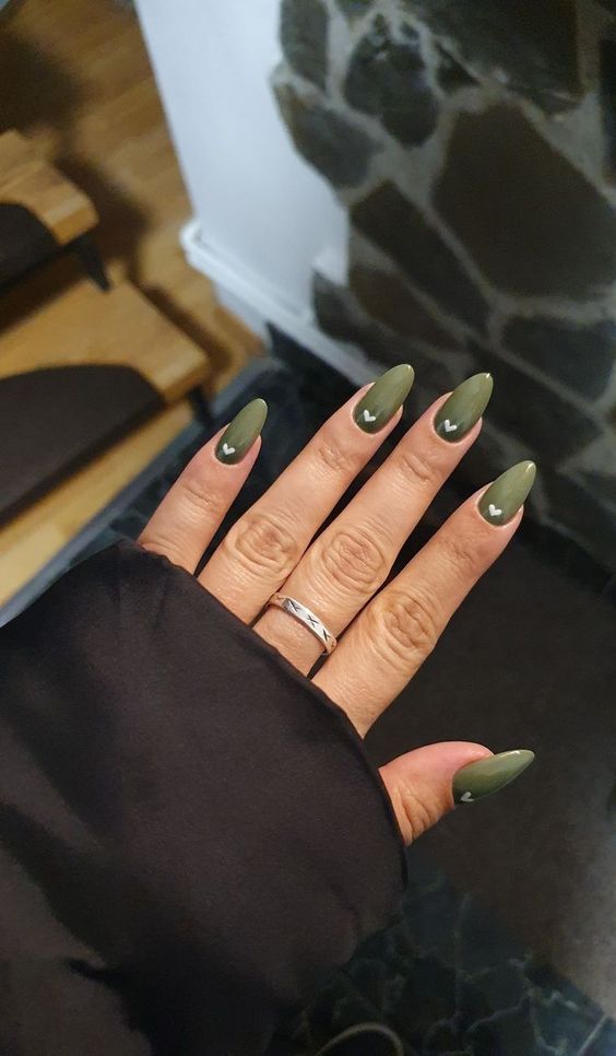 inspiração unha verde militar decorada