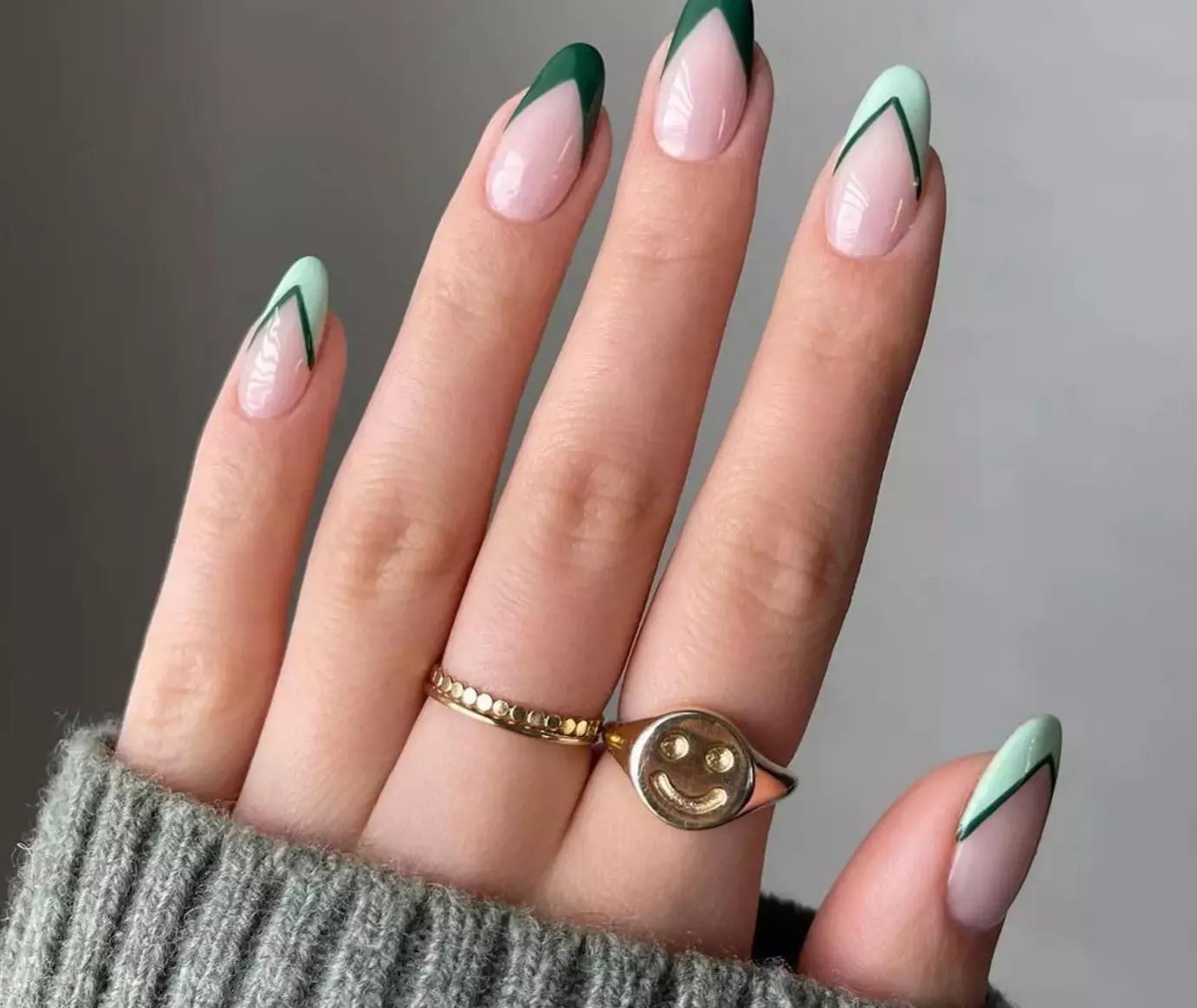 unha verde militar e branco elegante