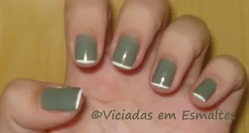 unha verde militar com branco