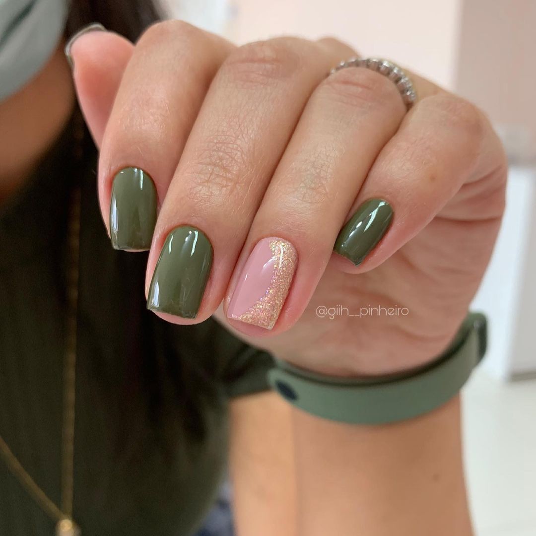 unha verde militar e branco para primavera