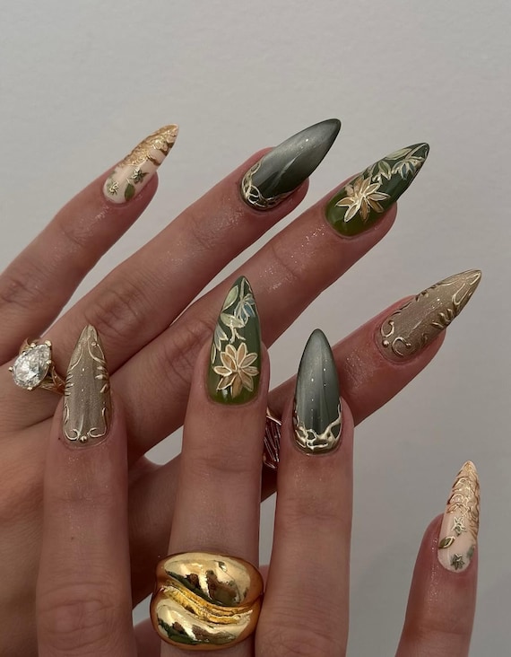5 ideias de títulos para posts sobre unhas verde militar com dourado:
1. Unhas Verde Militar com Dourado: A Combinação Perfeita para um Look Sofisticado
2. Inspire-se: 7 Designs Incríveis de Unhas Verde Militar com Detalhes Dourados
3. Do Minimalismo ao Glamour: Como Usar Unhas Verde Militar e Dourado
4. Tendência Inverno: Unhas Verde Militar com Toques Dourados que Vão Arrasar
5. Guia Completo: Unhas Verde Militar com Dourado para Todas as Ocasiões